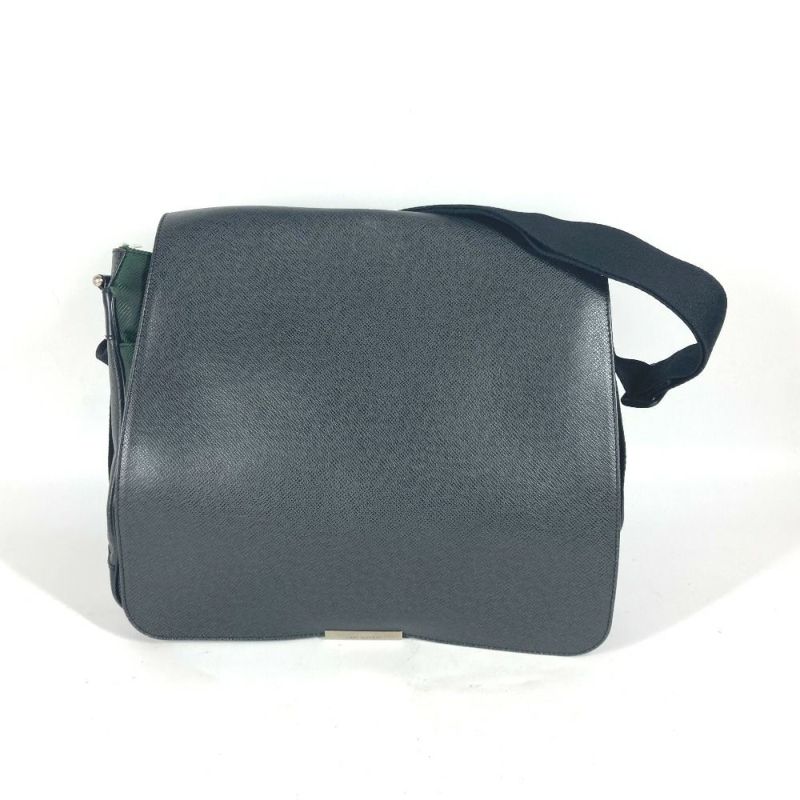 LOUIS VUITTON ルイヴィトン M30142 タイガ ヴィクトール 斜めかけ